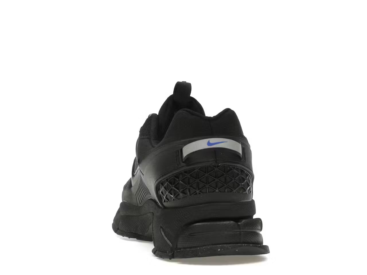 Nike Zoom Vomero Roam
Triple Black