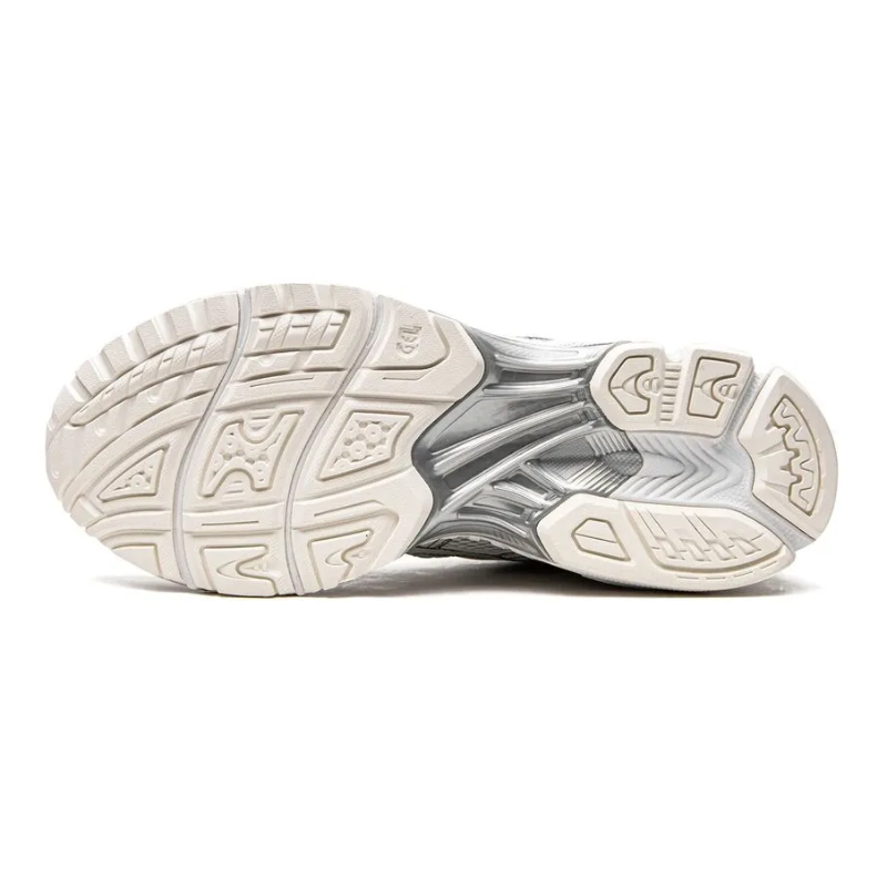 ASICS
GEL-KAYANO 14
"JJJJOUND - SILVER/WHITE"